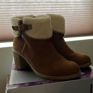 Camel booties